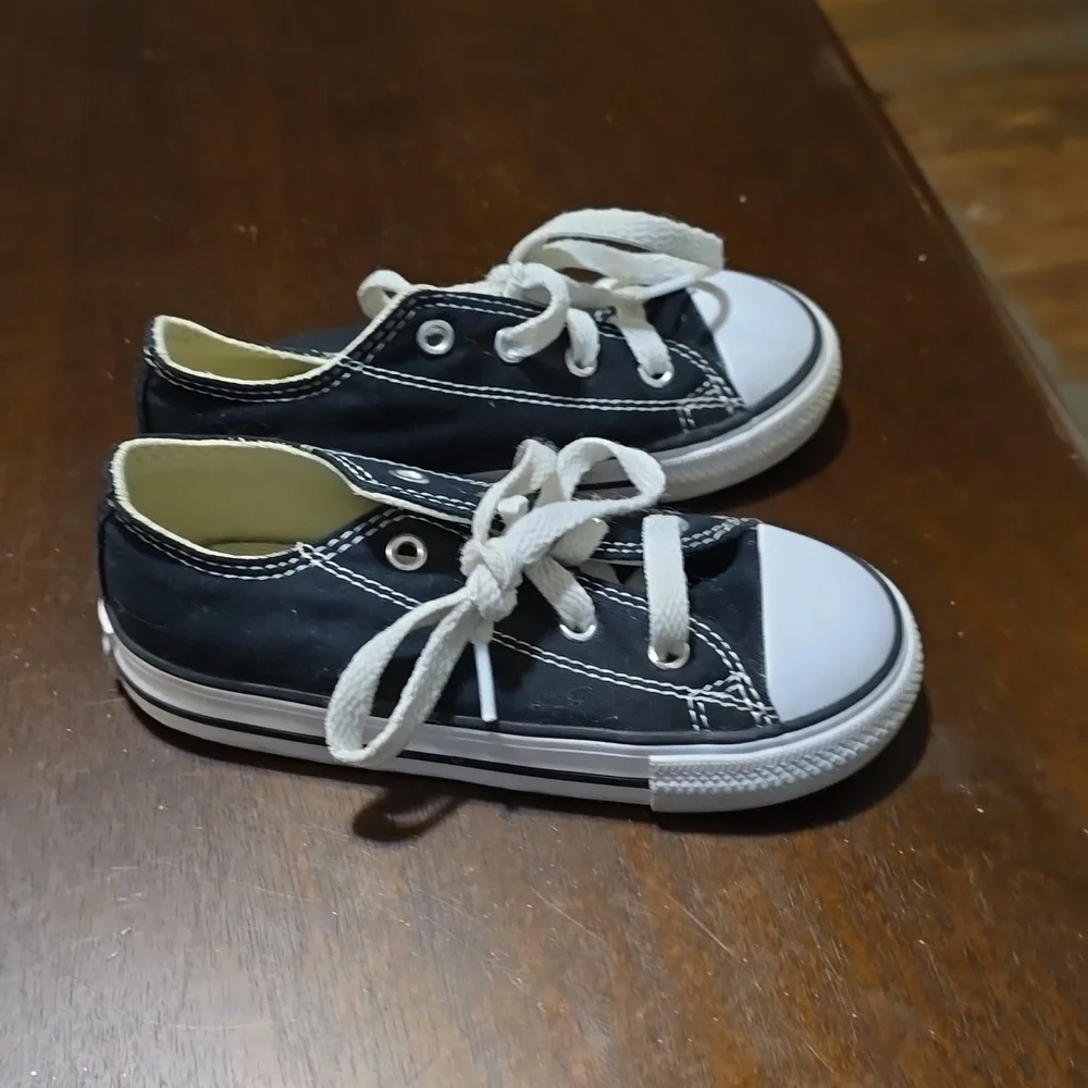 Converse Chucks Black & White Tennis‎ Shoes Size 9